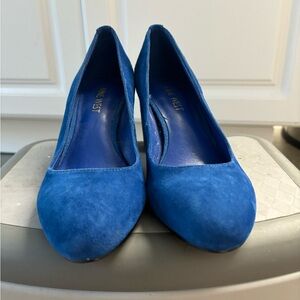 Nine West suede cobalt blue heels, never worn, size 5.5